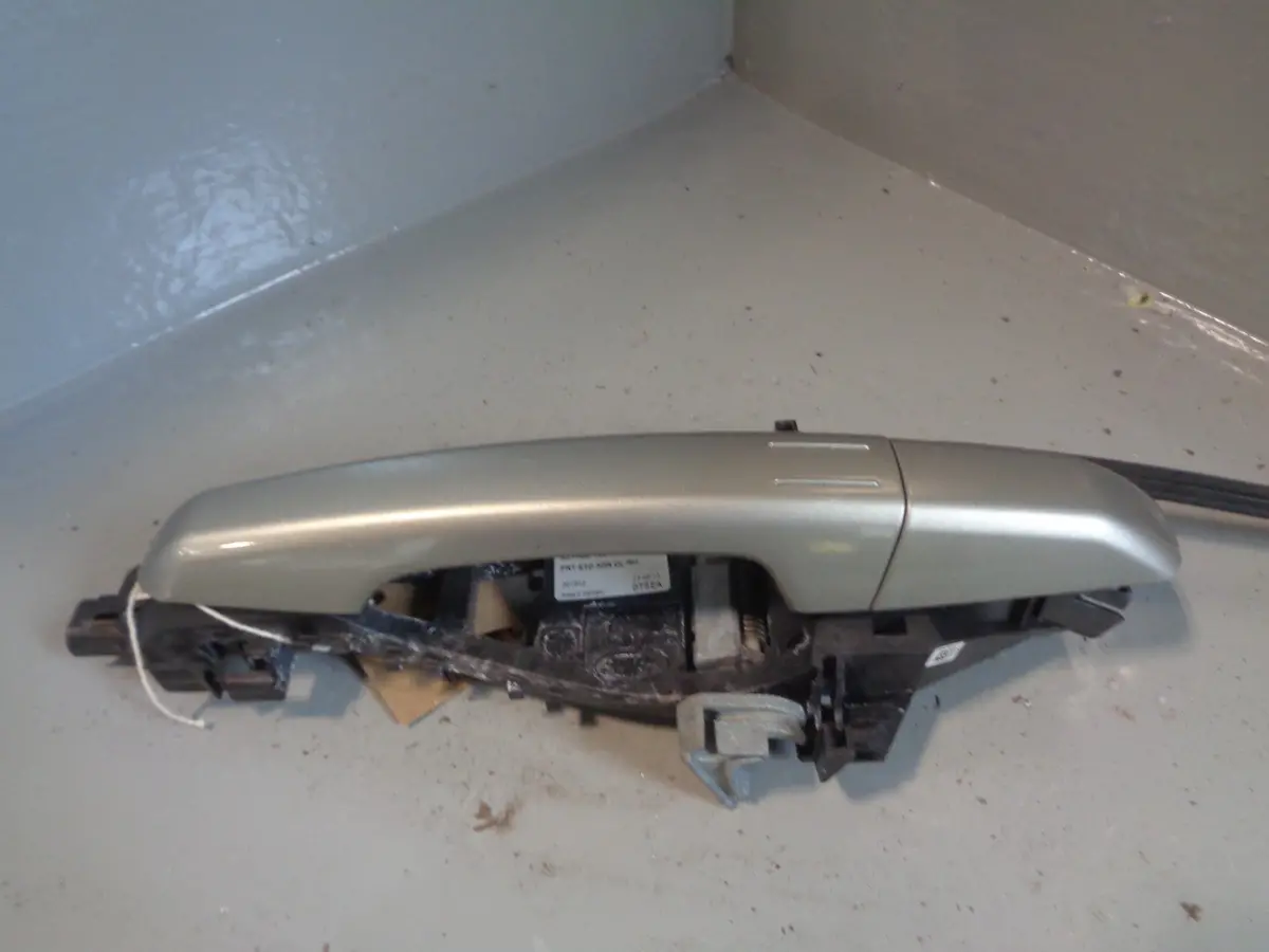 Range Rover Evoque Door Handle Exterior Off Side Front Ipanema Sand L538 1