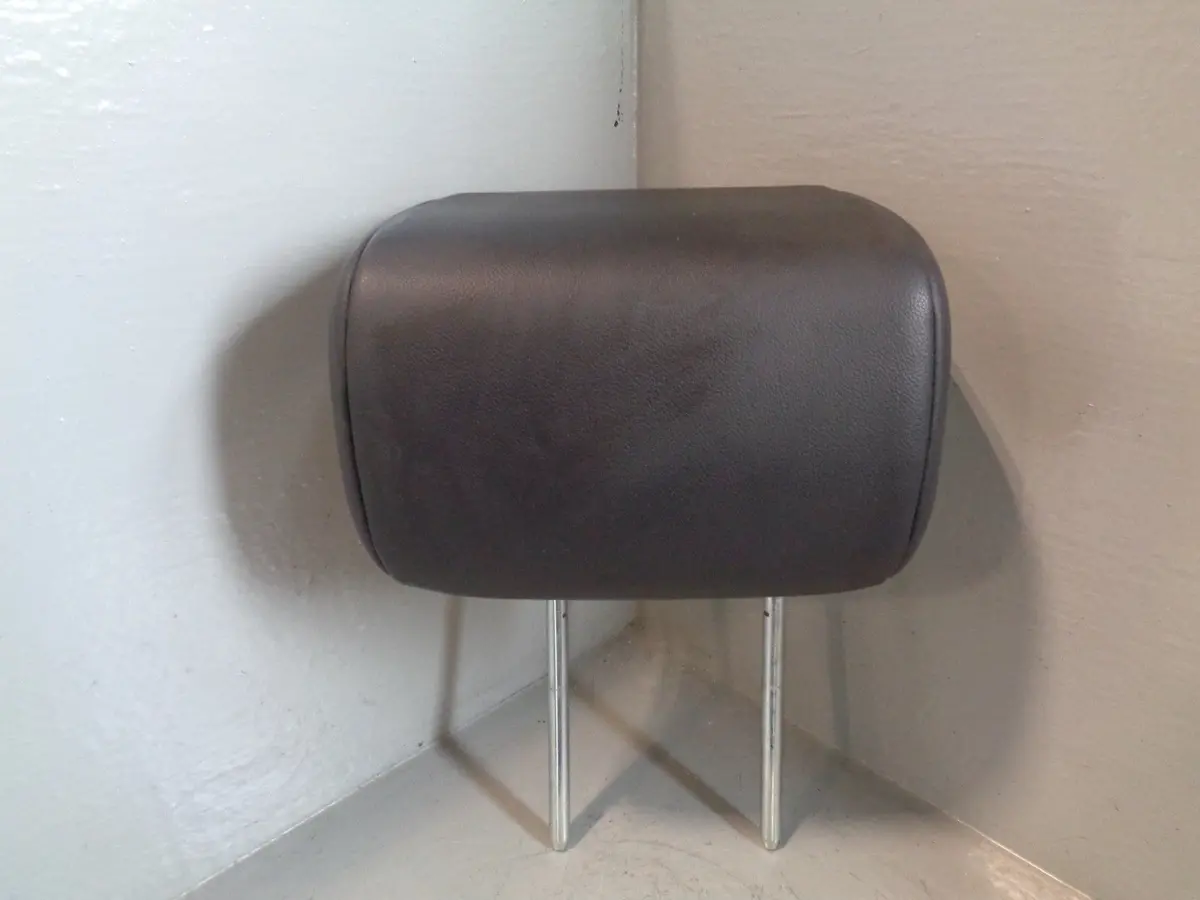 Freelander 2 Headrest Rear Off Side In Black Leather Land Rover R28064 1