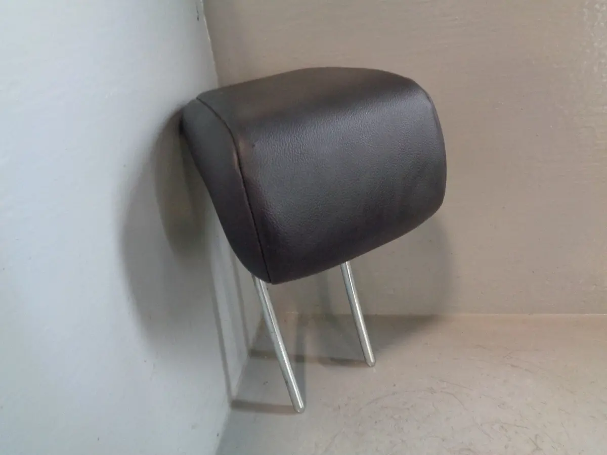 Freelander 2 Headrest Rear Centre In Black Leather Land Rover 2005 To 2015 1