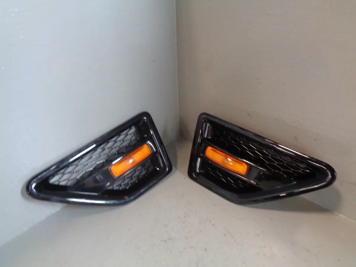 Freelander 2 Wing Vents Indictor Side Repeaters Black Pair Land Rover S17074 1