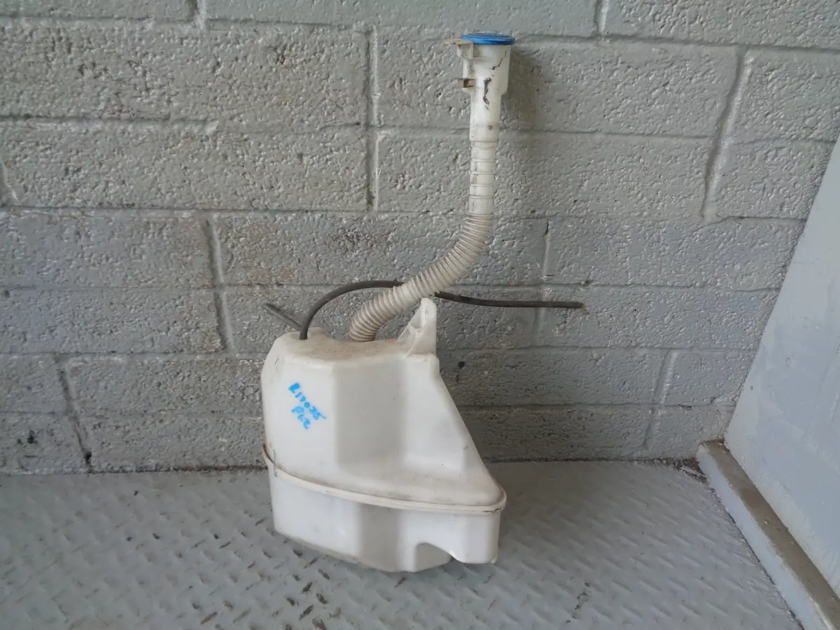 Freelander 2 Washer Bottle Windscreen And One Pump Land Rover 2006 To 2015 1