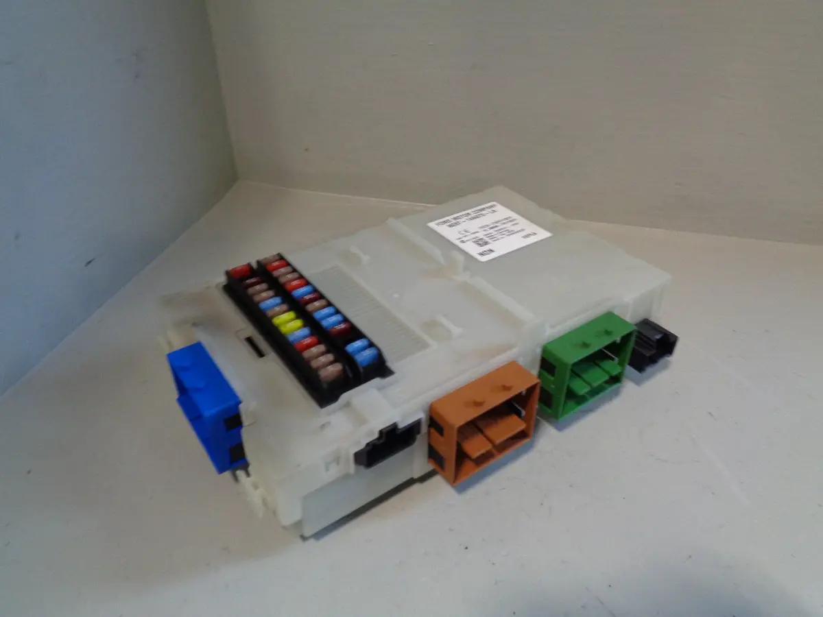 Freelander 2 2.2 Td4 Fuse Box Assembly 6G9t-14A073-La Land Rover 2006 To 2015 1