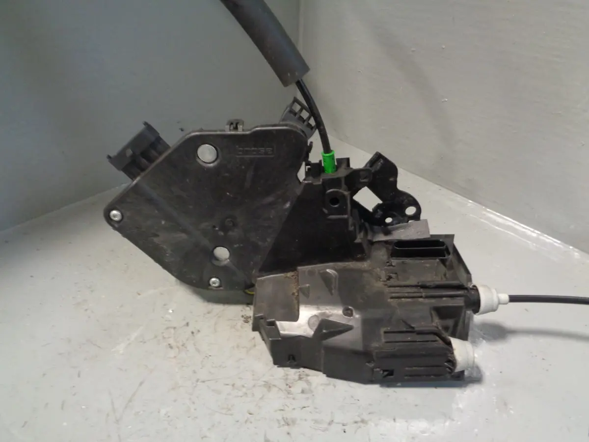 Range Rover L405 Door Lock Actuator Solenoid Near Side Rear 2013 To 2017 1