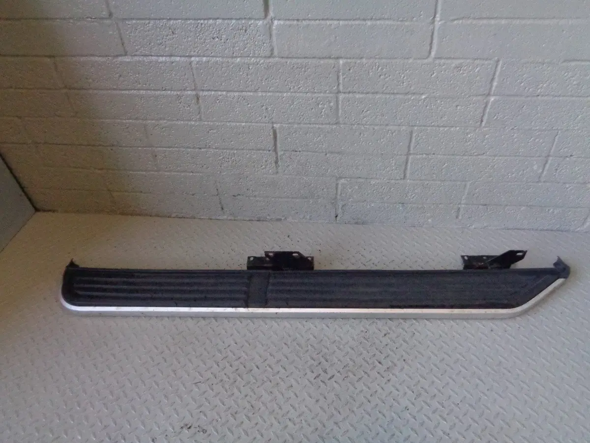 Discovery 3 Side Step Black Silver Off Side Land Rover 2004 To 2009 K31073 1