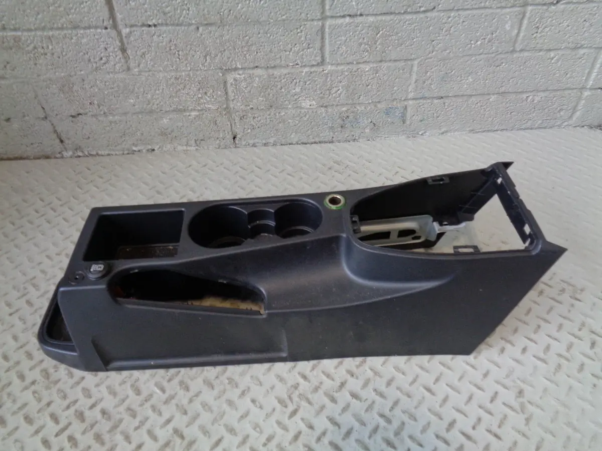 Freelander 2 Centre Console Cup Holder Black With Audio Controls Land Rover 1