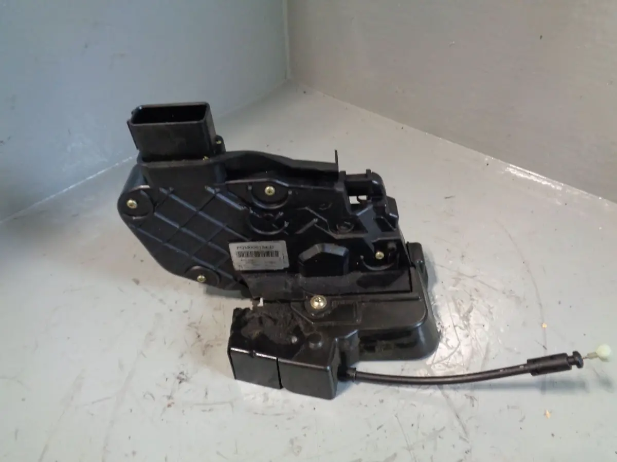 Discovery 3 Door Lock Actuator Solenoid Motor Near Side Rear Land Rover K07104 1