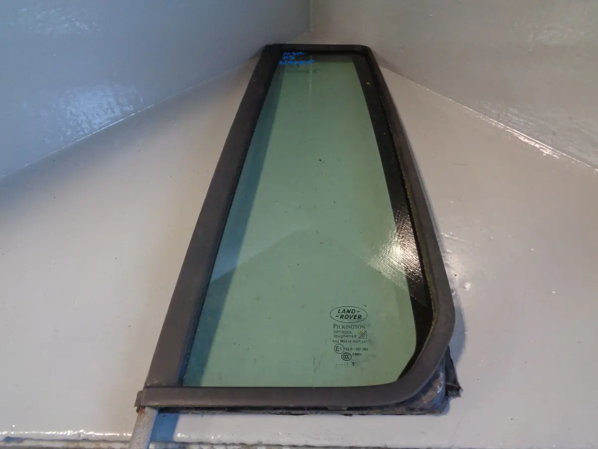 Discovery 3 Window Glass Door Near Side Rear Quarter Land Rover Standard Tint 1