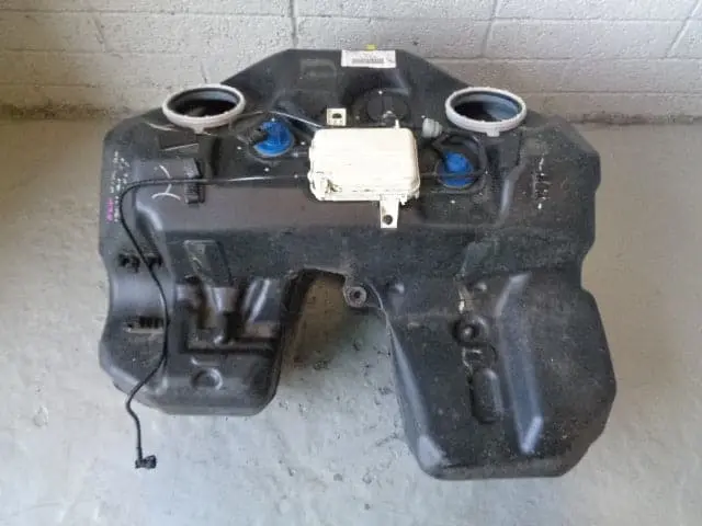 Range Rover L322 Fuel Tank Plastic 4.4 Aj-V8 Petrol Facelift 2006 To 2009 1