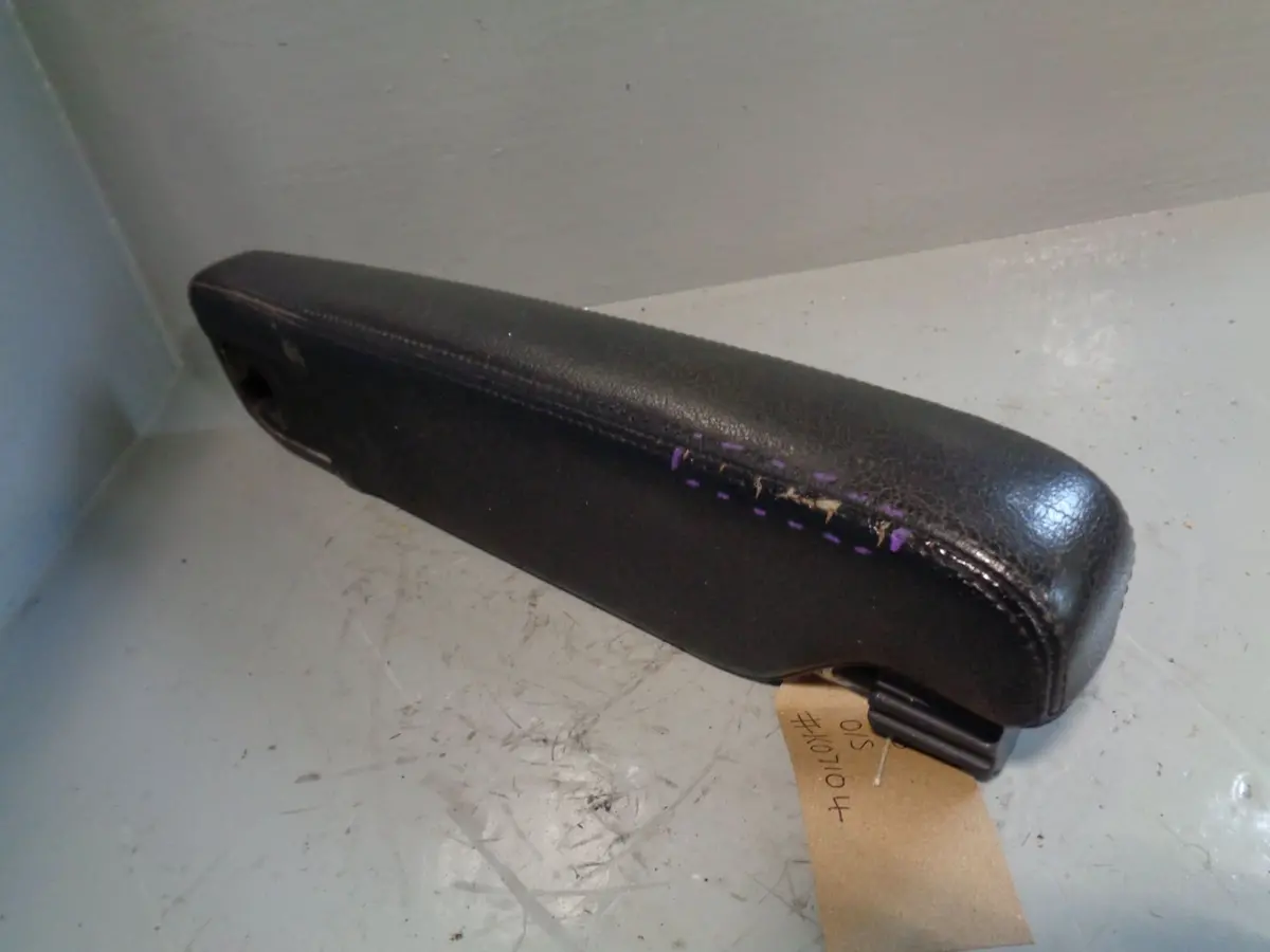 Discovery 3 Armrest Off Side Drivers Black Land Rover 2004 To 2009 K07104 1