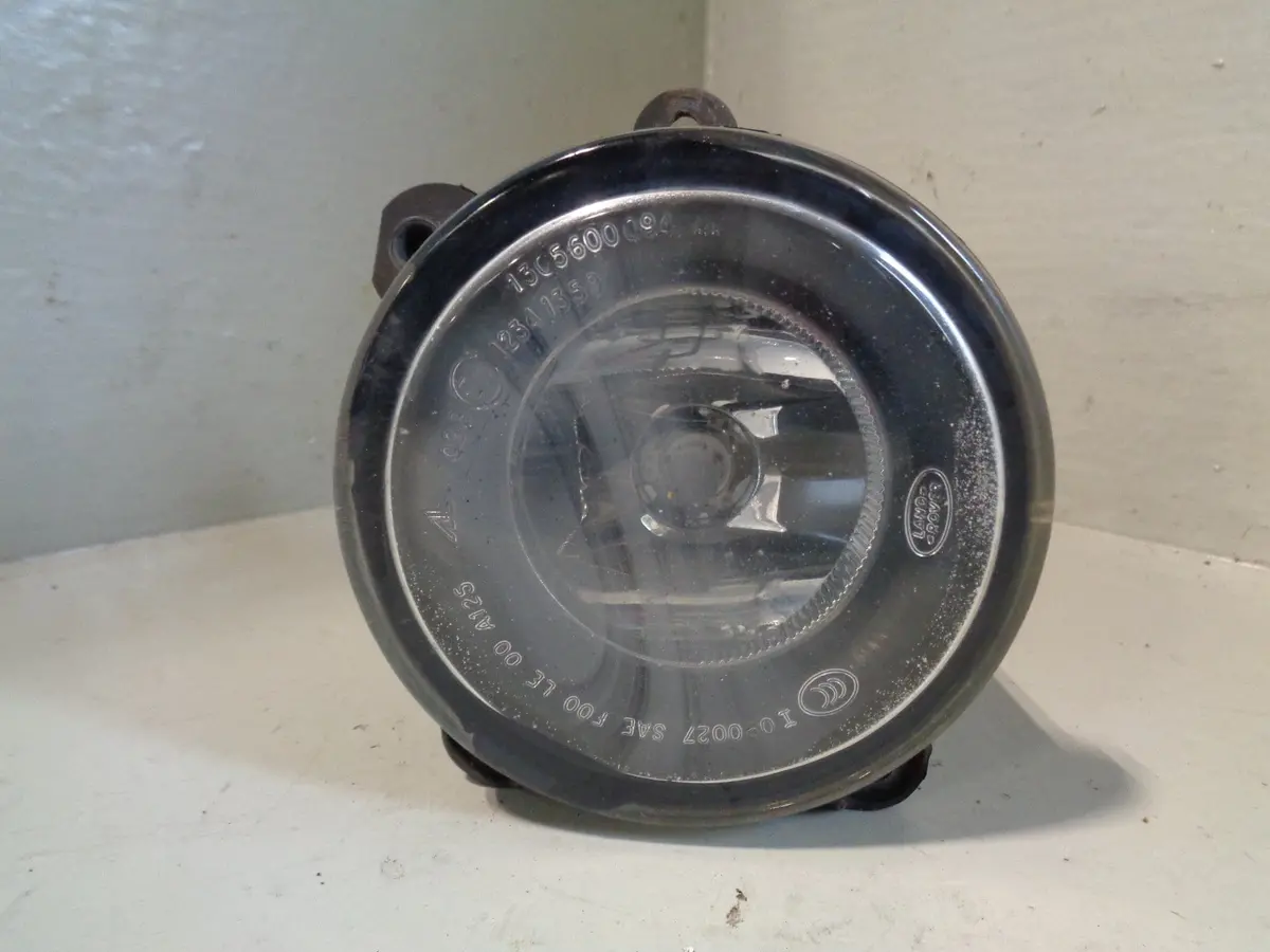 Range Rover Sport Fog Light Assembly Off Side Front Xh22-15K201-Aa 2005 To 2009 1