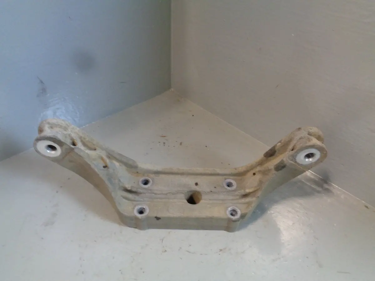Freelander 2 Td4 Rear Diff Differential Bracket 6527110600 Land Rover 1