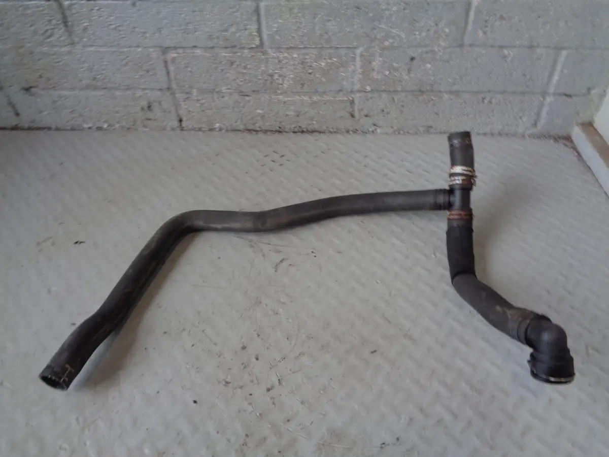 Discovery 3 Top Radiator Hose 2.7 Tdv6 Land Rover 2004 To 2009 No Sensor 1