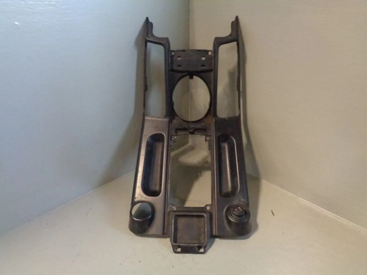 Range Rover L322 Centre Console Trim In Black 12V Socket 2002 To 2006 R31083 1