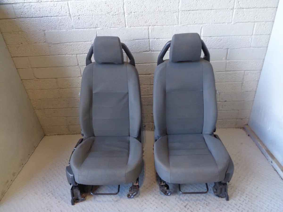 Discovery 3 Front Seats Pair Cloth Grey Manual Land Rover 2004 To 2009 K07045 1