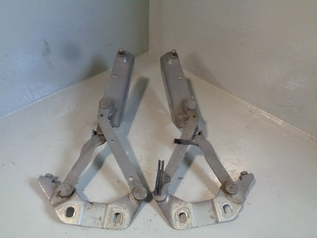 Freelander 2 Bonnet Hinges Pair Of Grey / Silver Land Rover 2006 To 2015 1