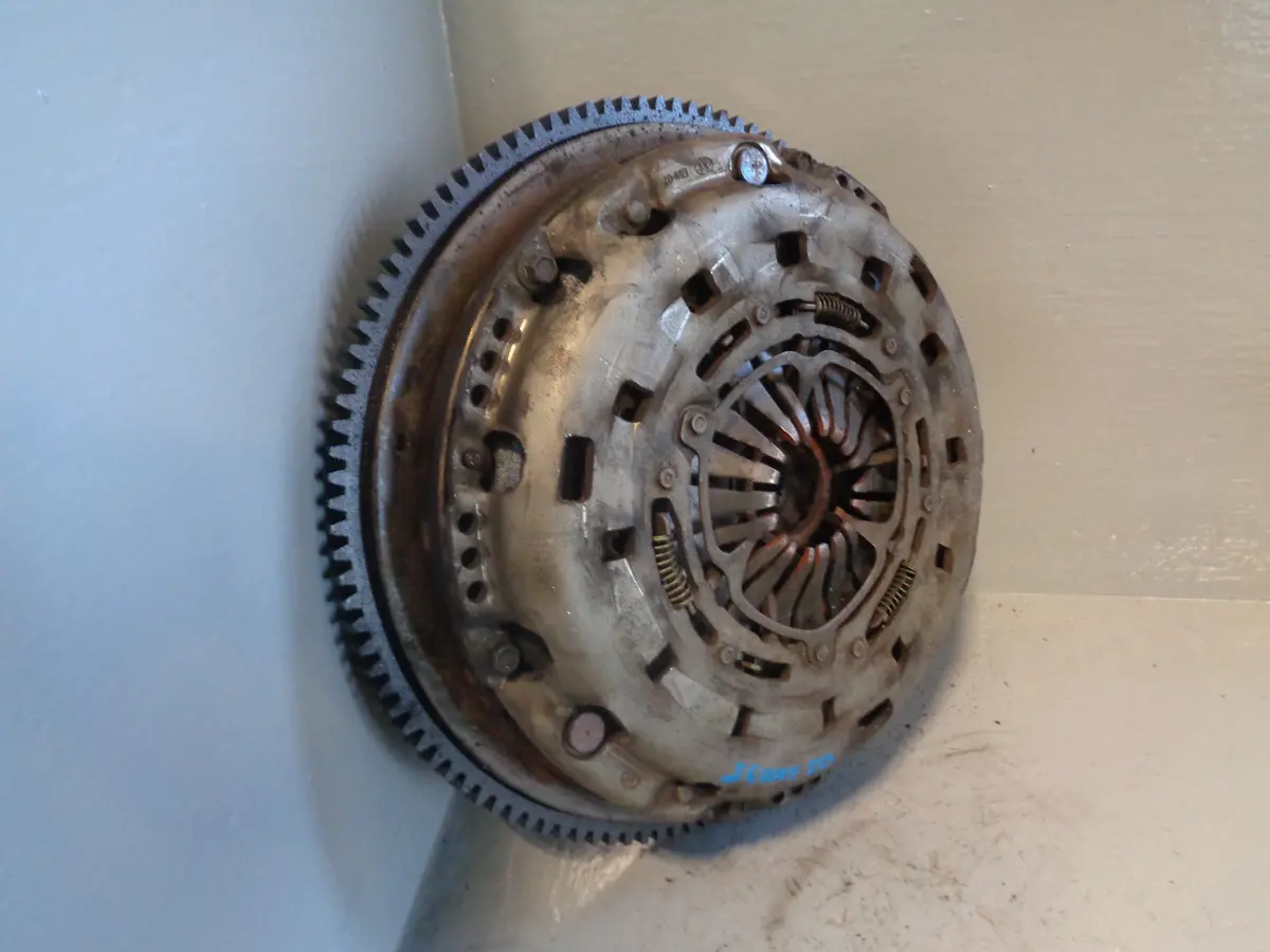 Discovery 3 Clutch Dual Mass Flywheel  2.7 Tdv6 Land Rover 2004 To 2009 L11035 1