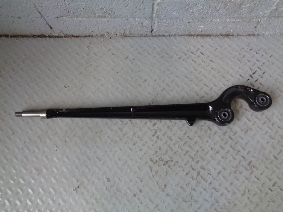 Defender 90 / 110 Radius Arm Front Allmakes Lr041266 Land Rover 1983 To 2016 1