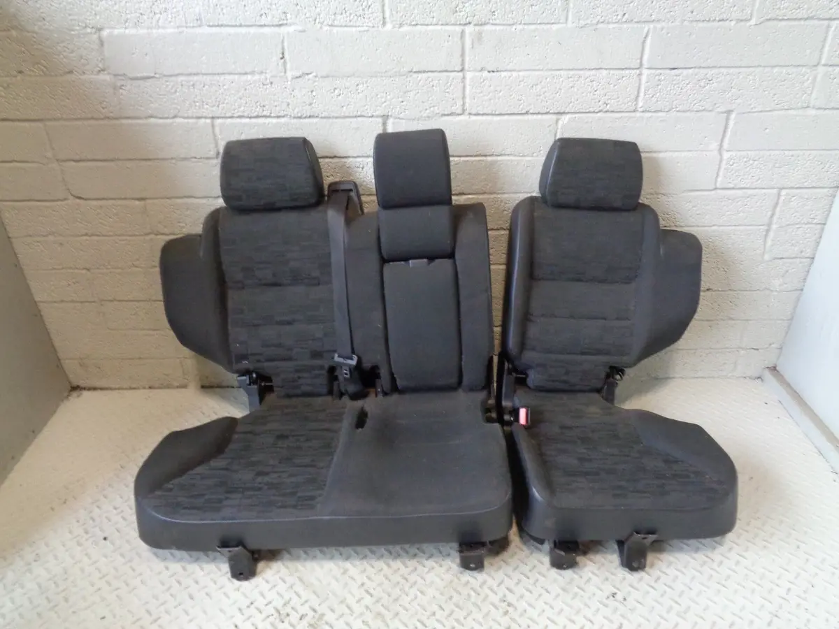 Discovery 2 Rear Seats Black Grey Cloth Second Row Land Rover L318 R07023 1
