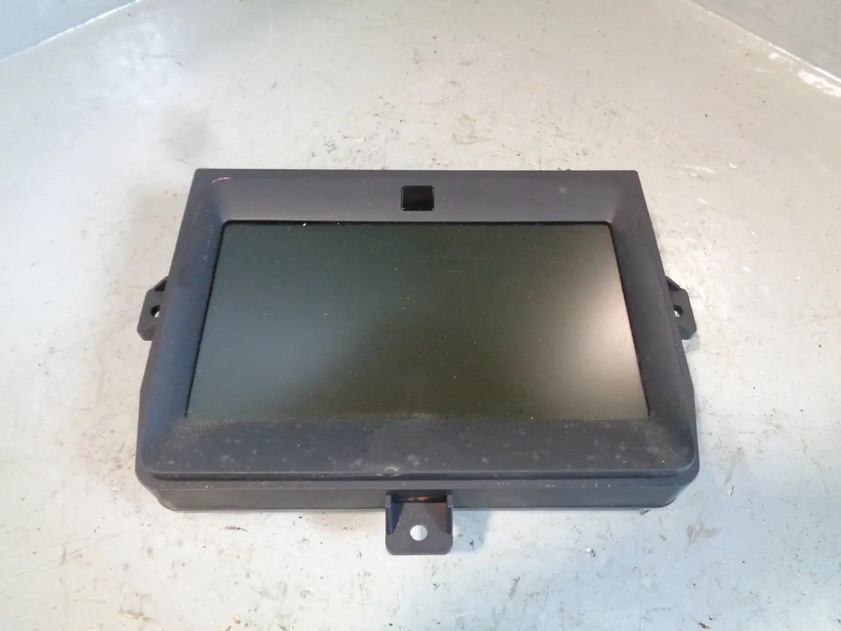 Range Rover L322 Entertainment Display Screen Rear Facing Headrest Yip500390 1