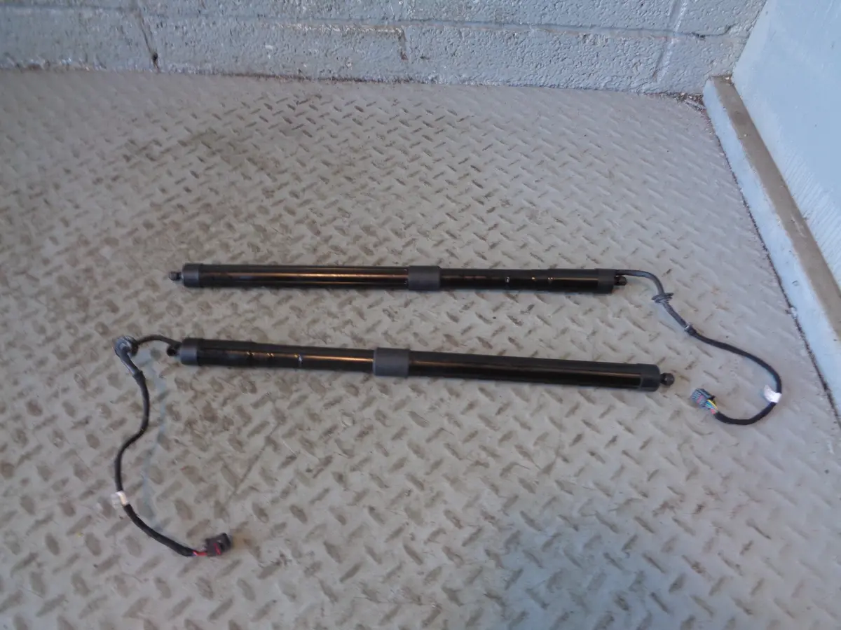 Range Rover L405 Electric Upper Tailgate Boot Actuator Struts Pair Cpla-70354-Ad 1