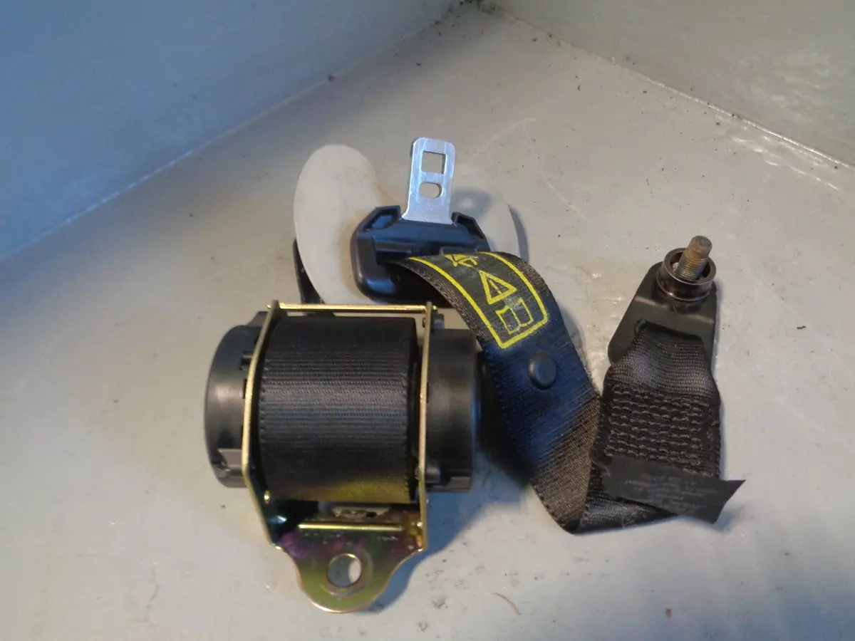 Freelander 1 Seat Belt In Black Near Side Rear 5 Door Grey Plate Land Rover 1