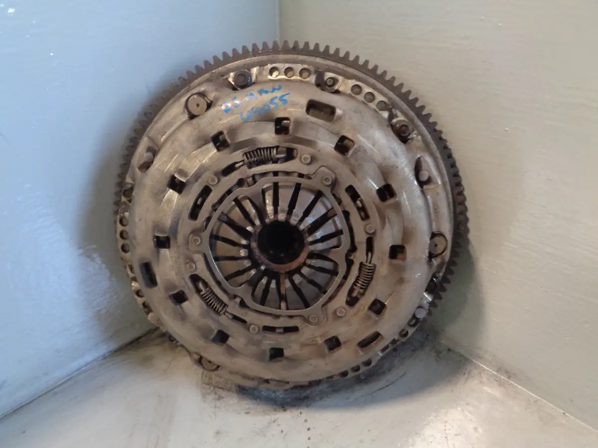 Discovery 3 Clutch Dual Mass Flywheel  2.7 Tdv6 Land Rover 2004 To 2009 L19055 1