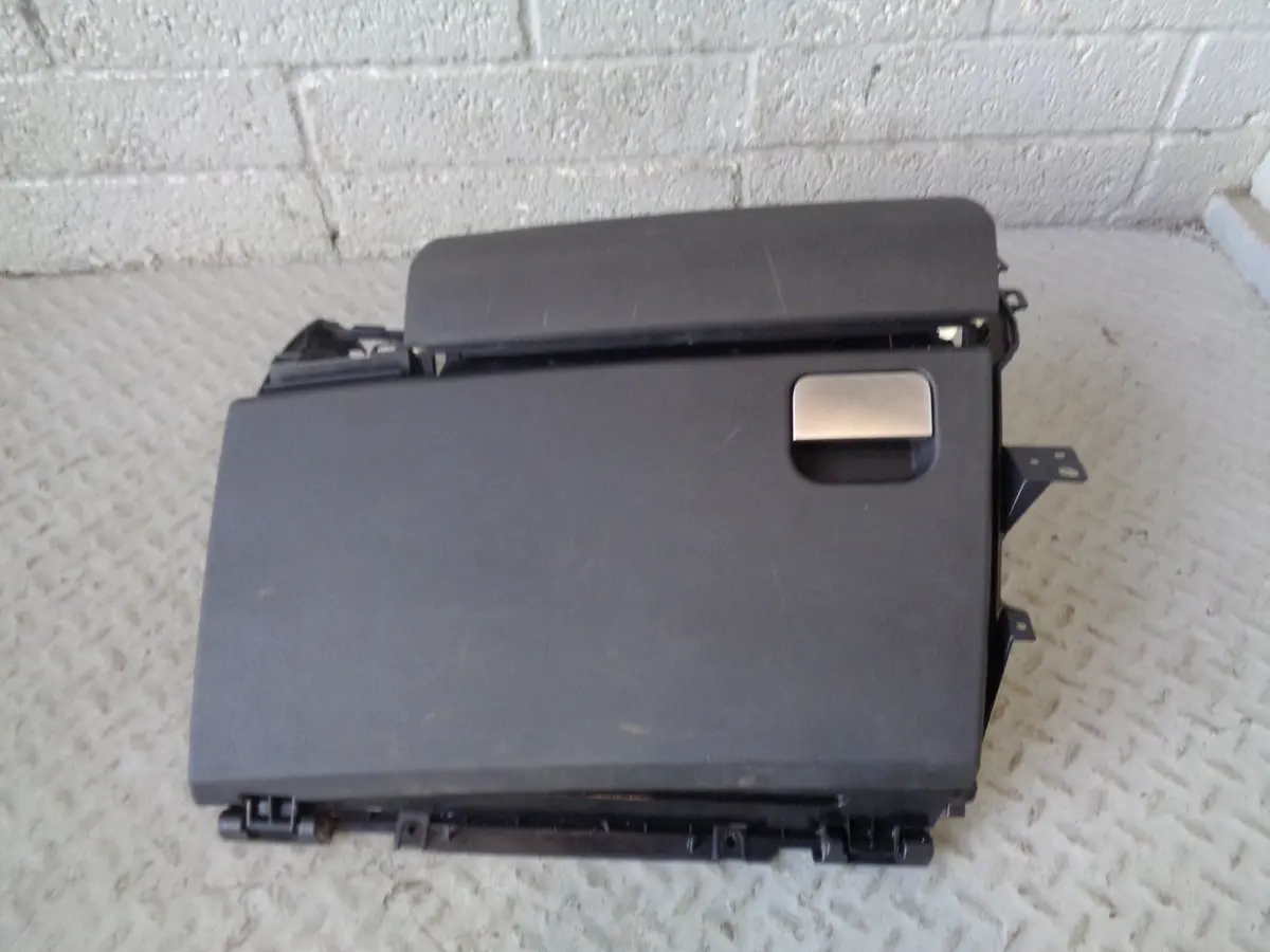 Discovery 4 Glove Box Upper And Lower In Black Land Rover 2009 To 2016 1