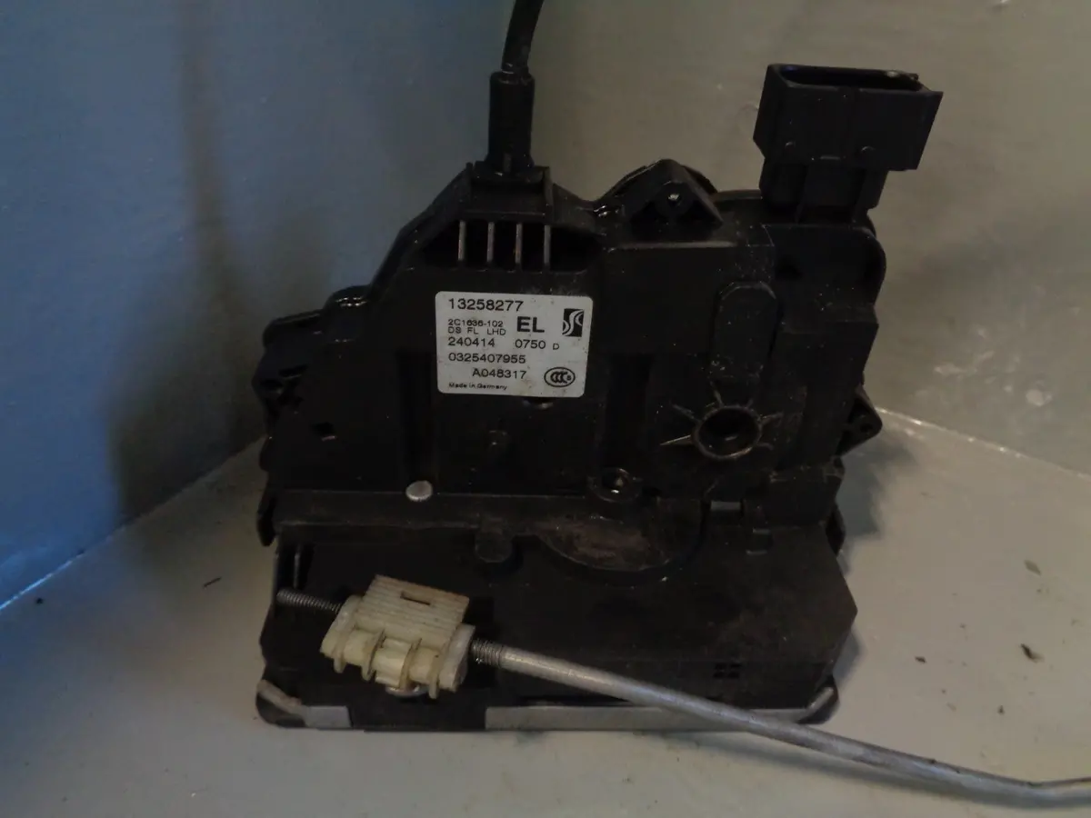 Corsa D Door Lock Actuator Solenoid Motor Near Side Front Vauxhall 2006 To 2014 1