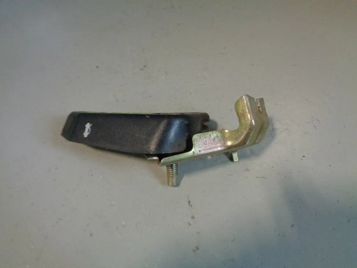 Freelander 1 Bonnet Release Handle Interior Jpc6106 Land Rover 2001 To 2006 1