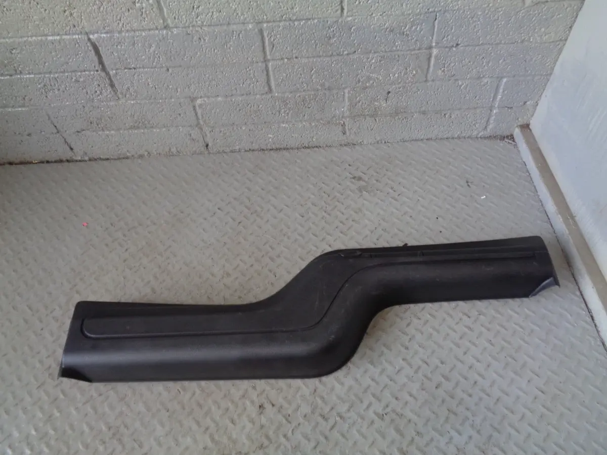 Discovery 4 Tailgate Interior Trim Upper Black Erq000104 Land Rover 2009 To 2016 1