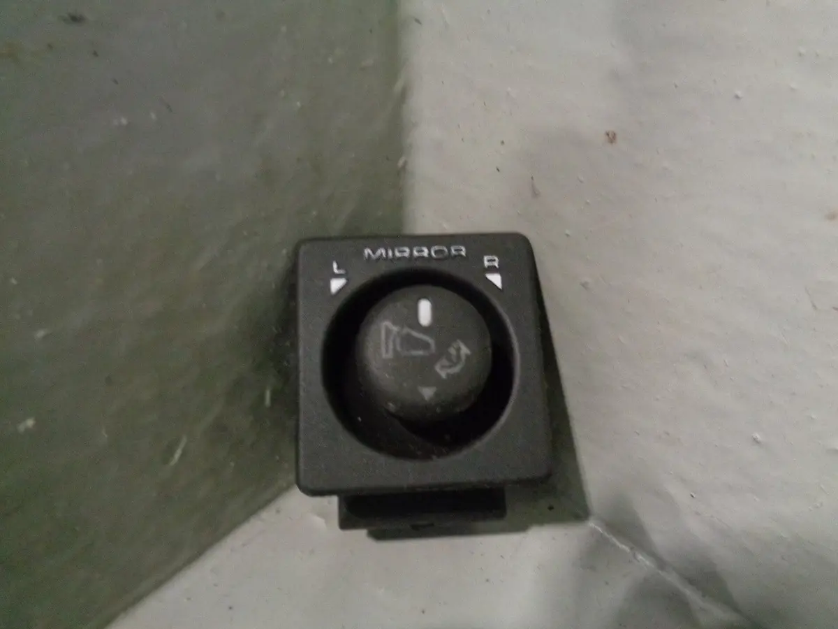 Freelander 1 Electric Mirror Adjust Switch For Power Fold Yuh100270 Land Rover 1