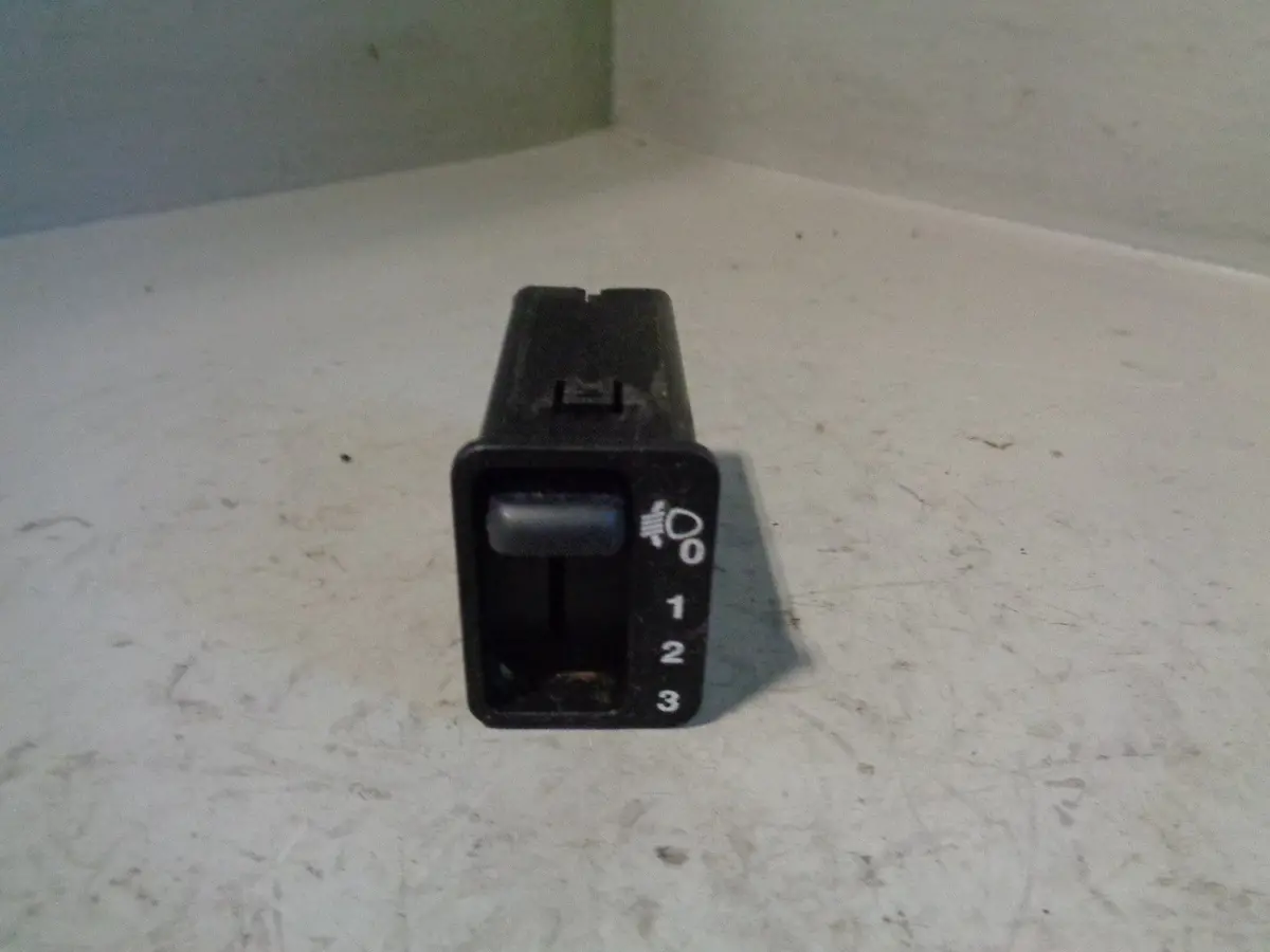 Freelander 1 Headlight Level Switch Yut500010puy Land Rover 2001 To 2006 1