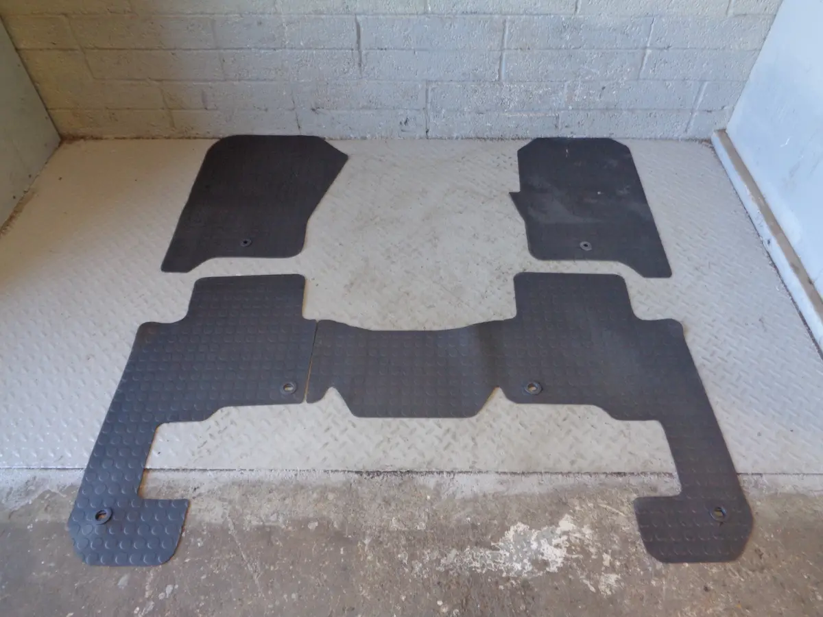 Discovery 3 Floor Mats Rubber  2004 To 2009 Land Rover Aftermarket R24045 1