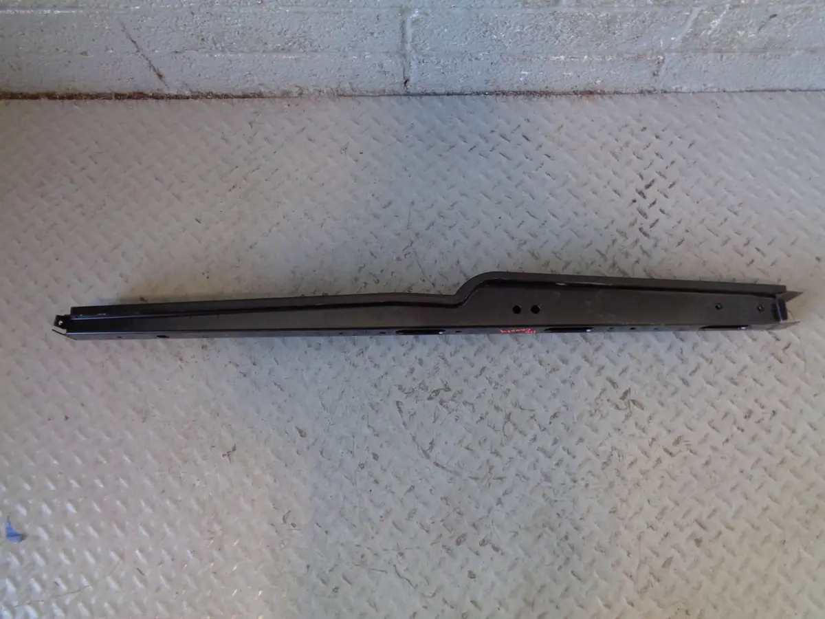 Defender 110 130 Or Series 3 Lwb B Pillar Post Land Rover 1971 To 2016 1