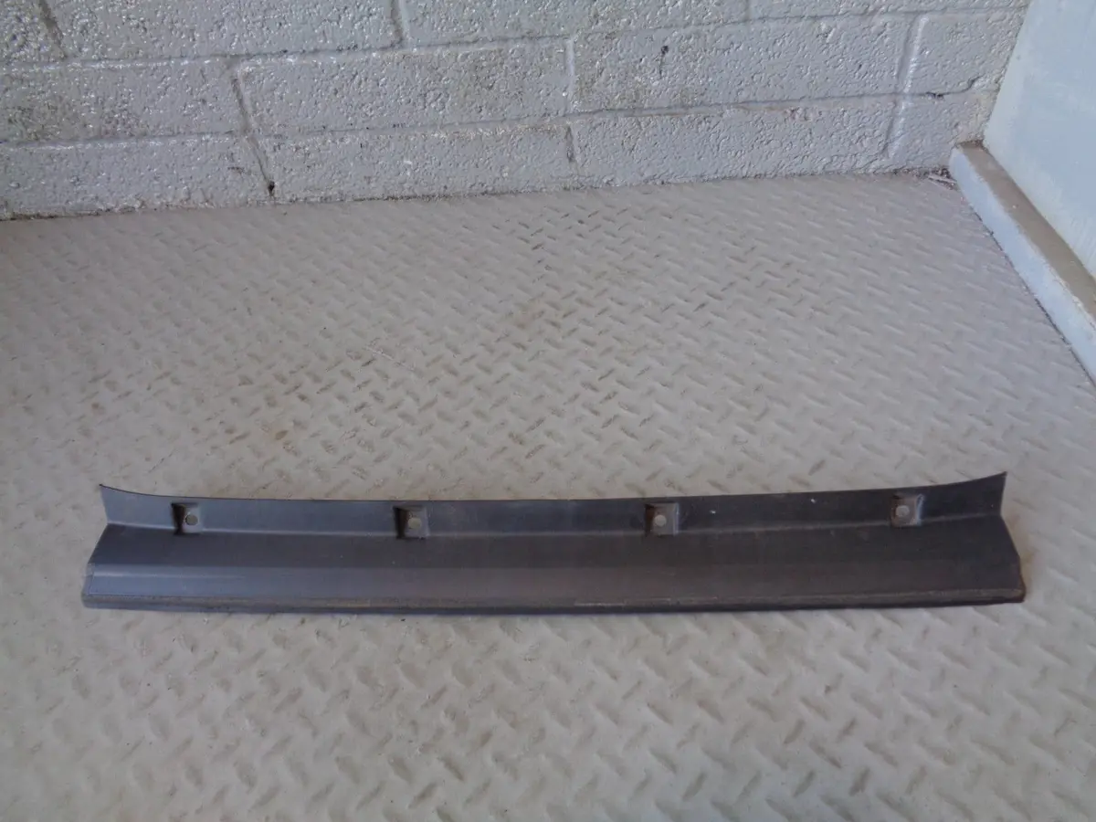 Range Rover Evoque Upper Tailgate Trim Bj32 44252 Ahw 2011 To 2018 Land Rover 1