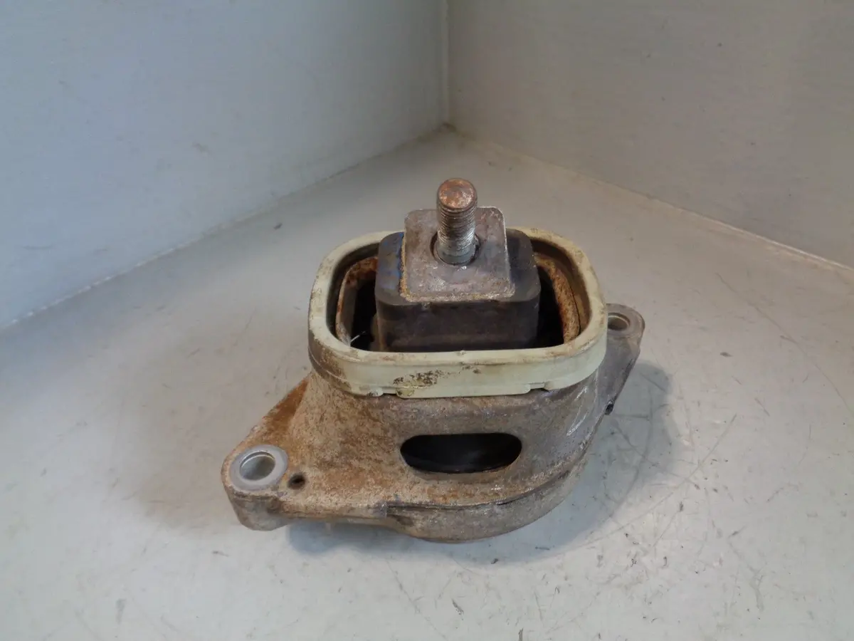 Range Rover L322 Engine Mount 6752058-02 Near Side 4.4 V8 2002 To 2006 1
