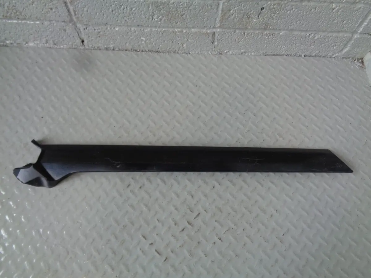 Discovery 3 A Pillar Trim Cover External Near Side Front Land Rover K23054 1