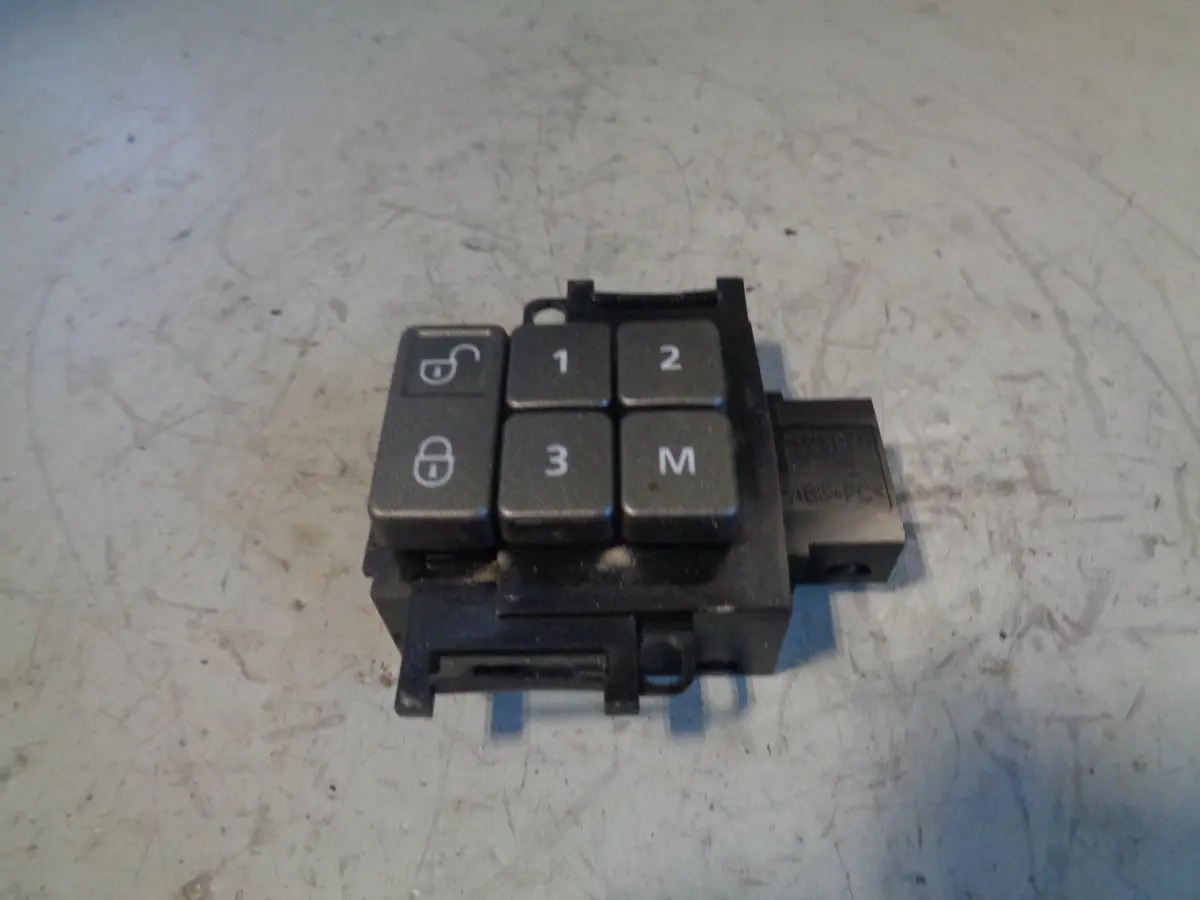 Discovery 4 Off Side Front Door Locking Switch Ch22-14776 Aa Land Rover 1