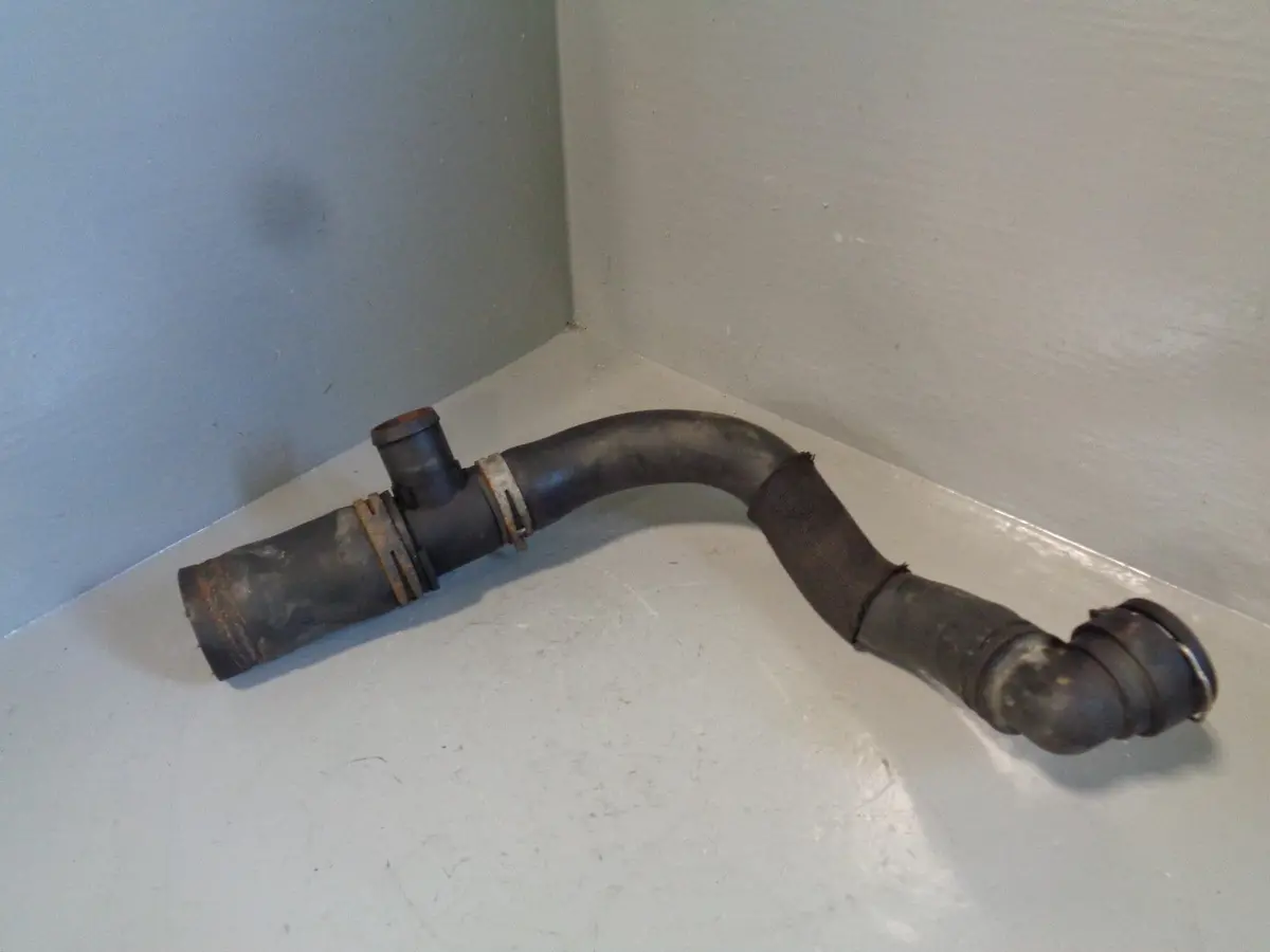 Top Radiator Hose 3.0 Tdv6 Ah22-8260-Bd Land Rover Discovery 4 Range Rover Sport 1