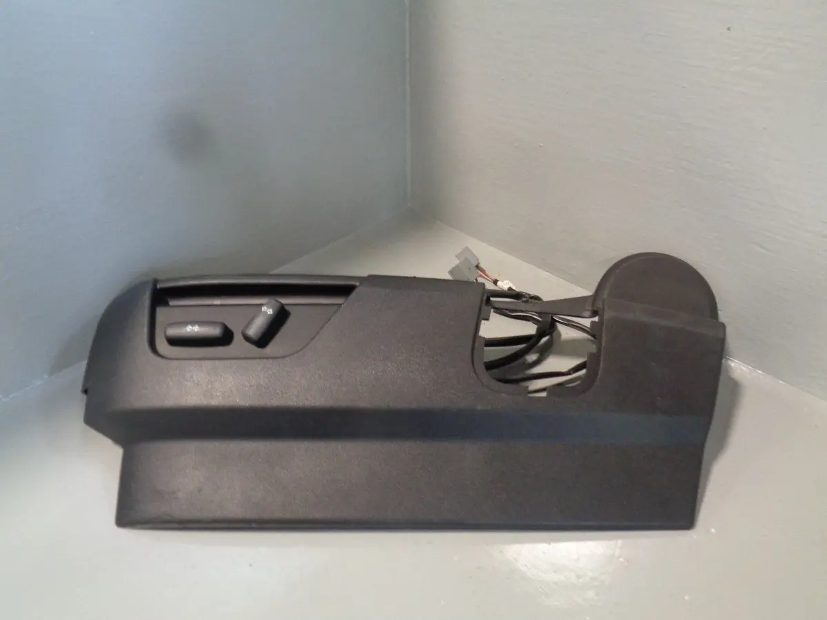 Freelander 2 Seat Valance Trim Near Side Black With Seat Switches Land Rover 1