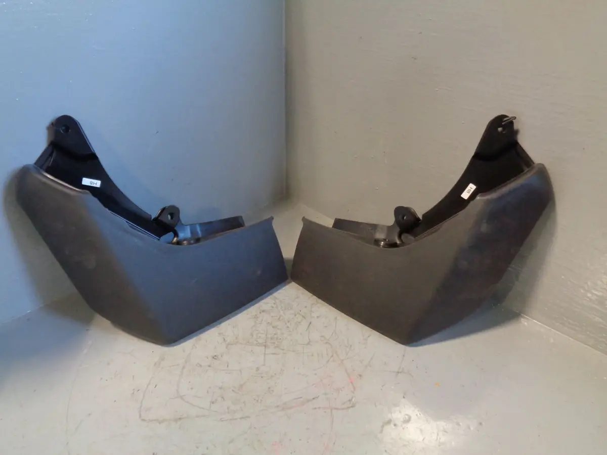 Discovery 3 4 Mud Flaps Front Right Left Cas500010pcl Land Rover 2004 To 2016 1