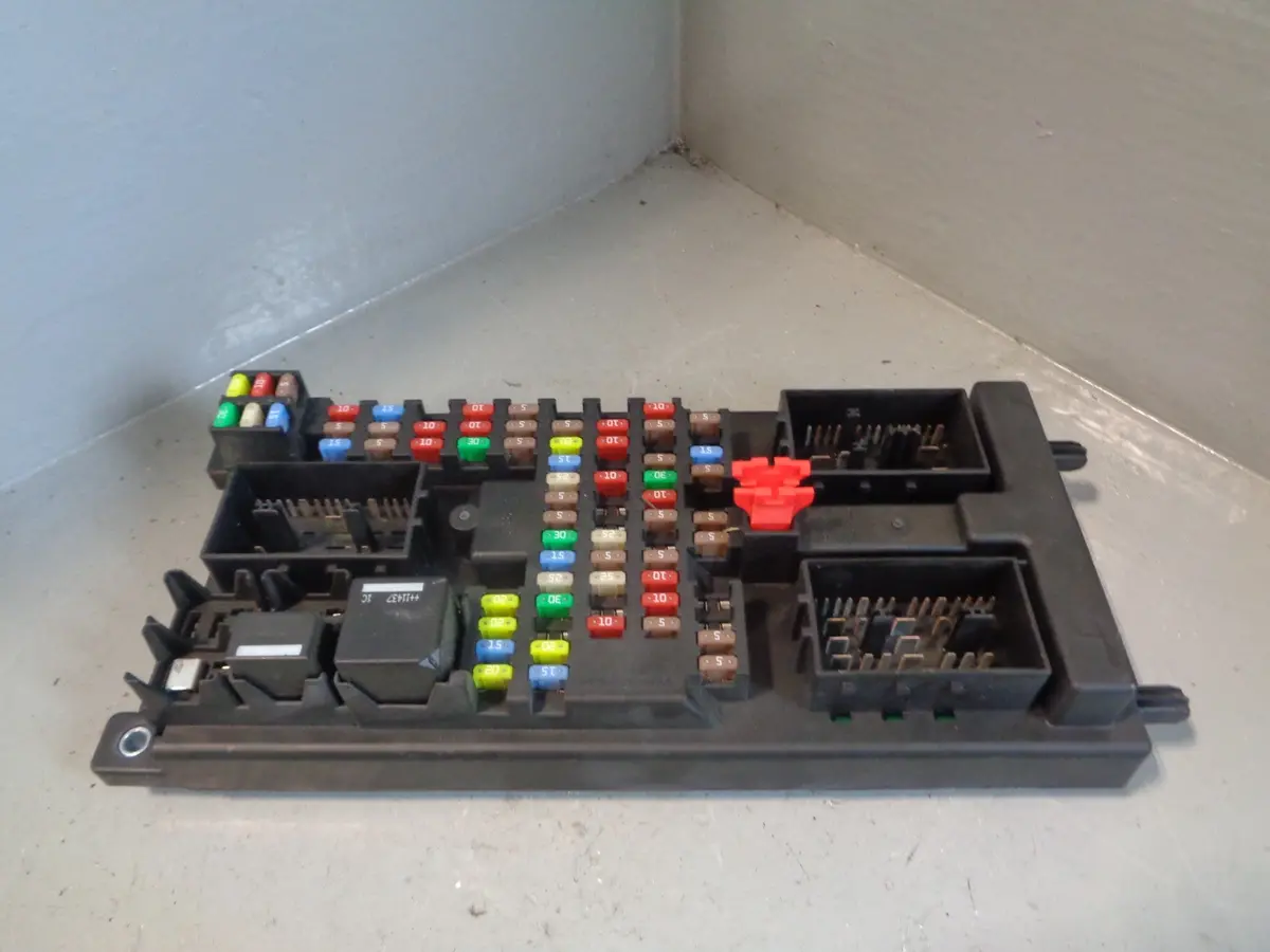 Discovery 4 Fuse Box Body Control Module 3.0 Tdv6 Ch22-14F041-Ac Land Rover 1