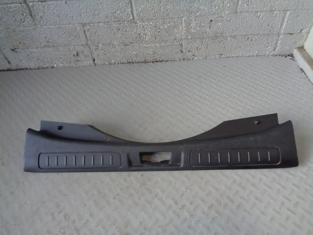 Range Rover Evoque Tailgate Lock Surround Trim Bj32 113A10 Ad 2011 To 2018 1