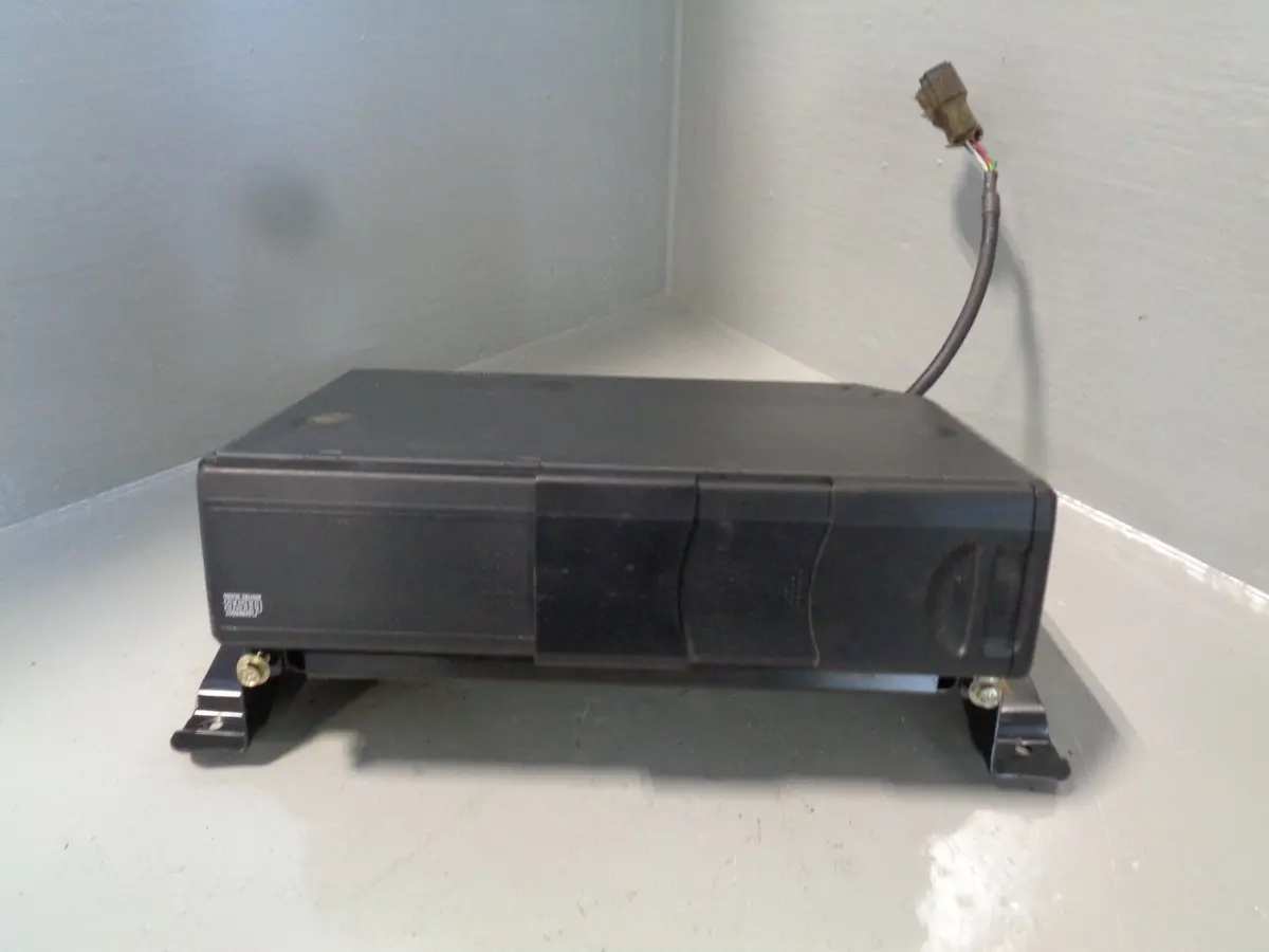 Freelander 1 Cd Changer Alpine 6 Disc Land Rover Xqe000110pma 2001 To 2006 1