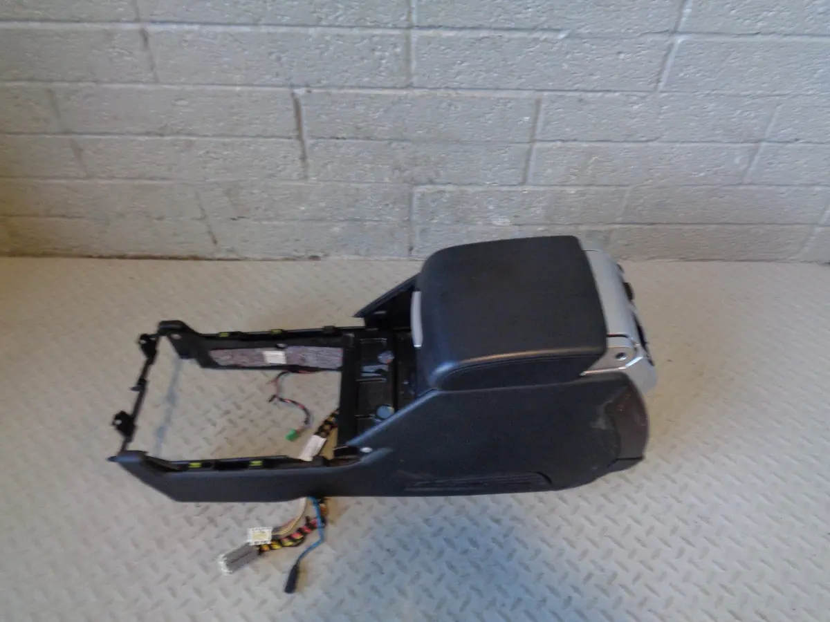 Range Rover L322 Leather Arm Rest Centre Console Black 12V Aux Facelift R04014 1