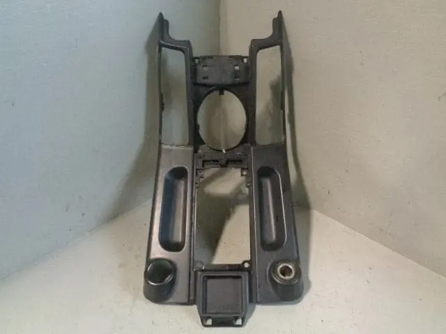 Range Rover L322 Centre Console Trim 12V Socket 2002 To 2006 R08122 1
