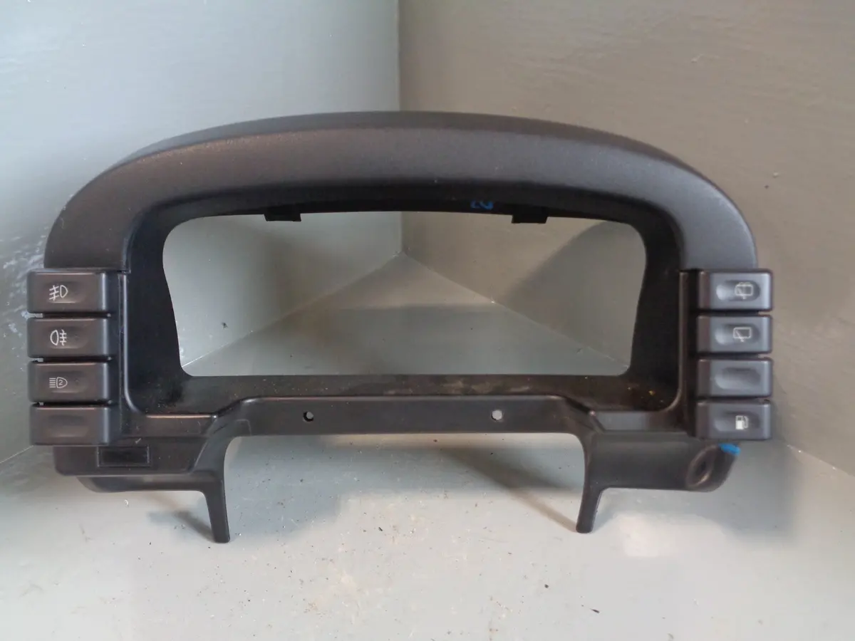 Discovery 2 Instrument Surround Speedo In Black Land Rover 1998 To 2004 L25065 1