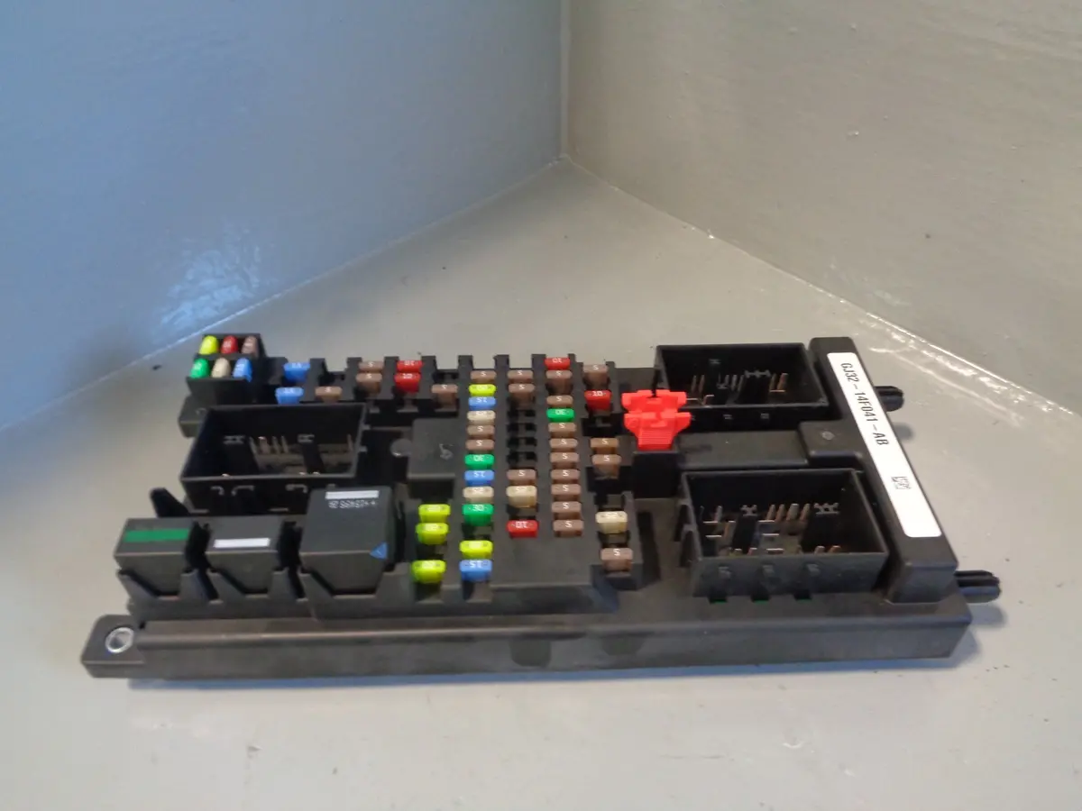 Range Rover Evoque Fuse Box 2.0 D Gj32-14F041-Ab L538 2016 To 2018 1