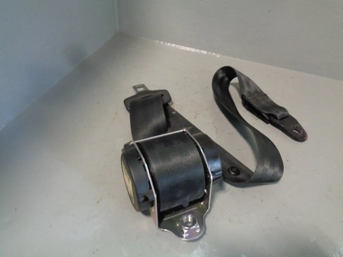Discovery 4 Seat Belt Near Side Rear Black Land Rover 2009 To 2016 Type 1 1