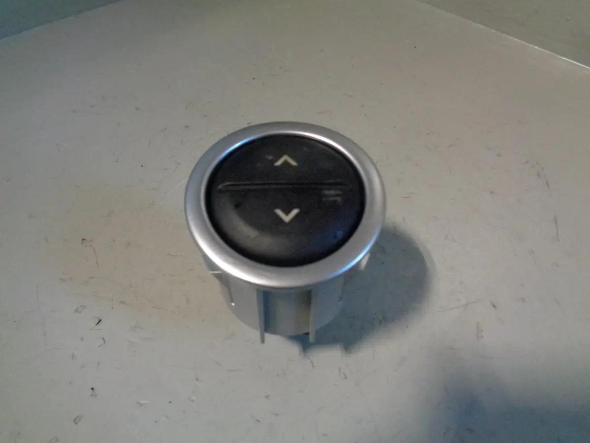 Range Rover L322 Electric Glove Box Release Switch Facelift 2006 To 2010 1